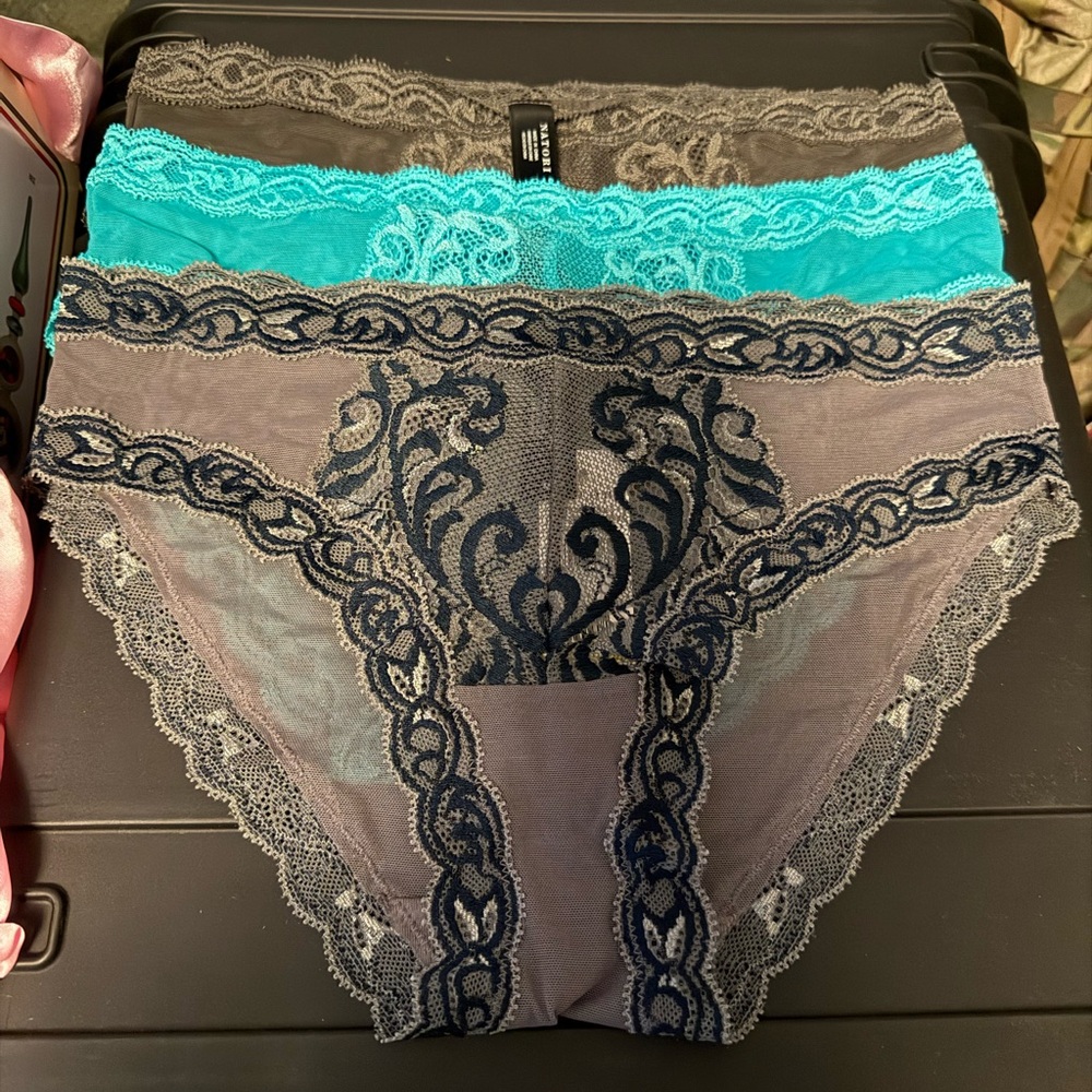 Natori Lace Accent Panties in Blue and Gray